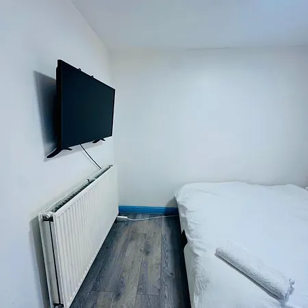 Unique Private Rooms - Bolton Central, Free Parking-2